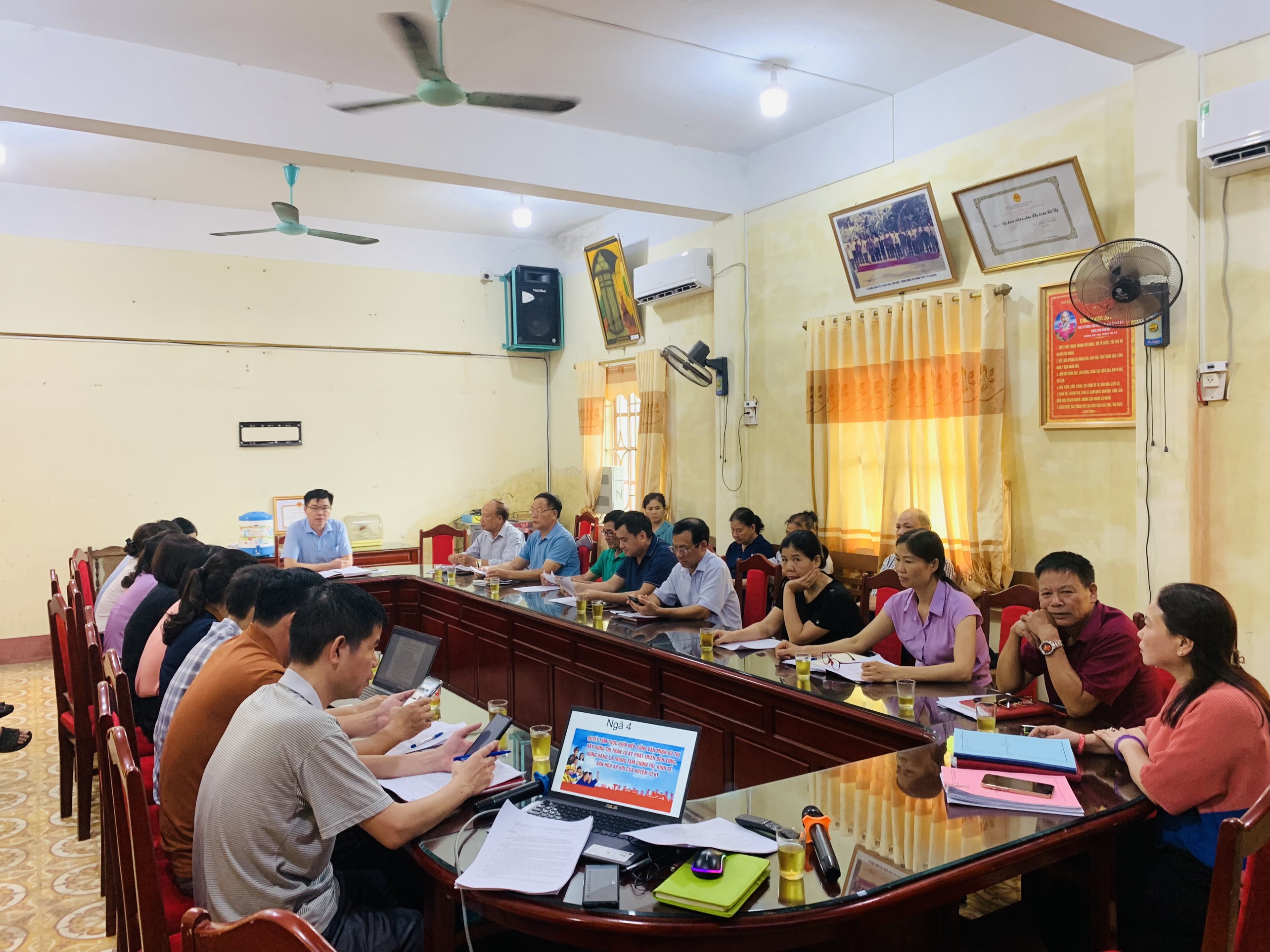 UBND thị trấn Tứ Kỳ tổ chức Hội nghị đánh giá kết quả thực hiện các tiêu chí xây dựng thị trấn Tứ Kỳ đạt chuẩn “Đô thị văn minh” thời điểm hết quý II năm 2024