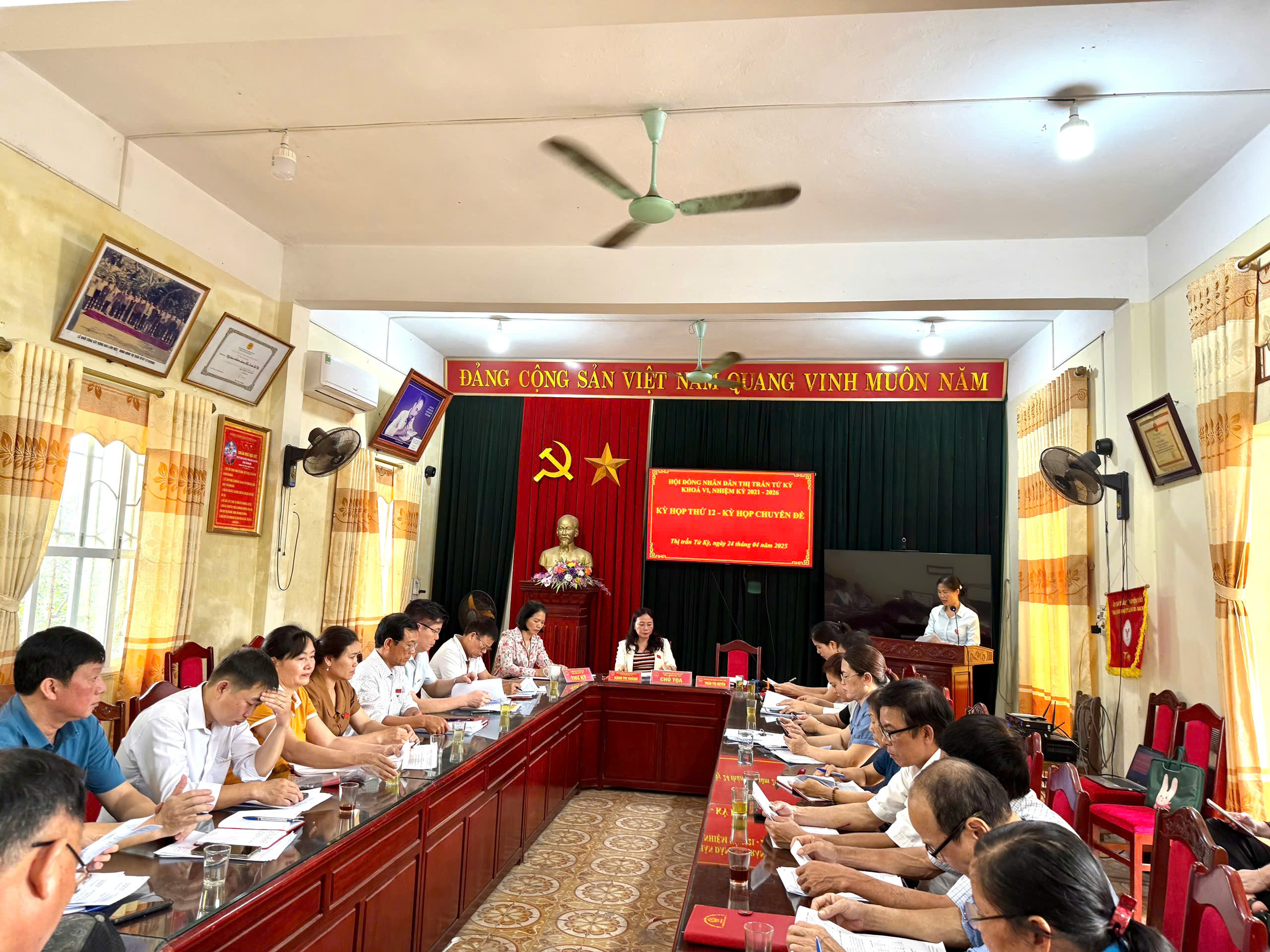 Kỳ họp thứ 12 HĐND thị trấn – Dấu mốc quan trọng thông qua nghị quyết sắp xếp đơn vị hành chính