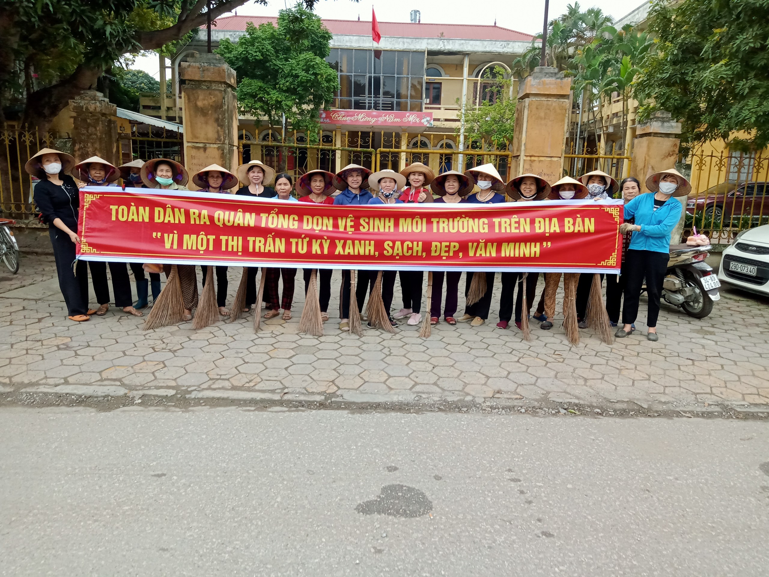 Thị trấn Tứ Kỳ phát động phong trào toàn dân ra quân tổng dọn vệ sinh môi trường trên địa bàn với chủ đề “Vì một thị trấn Tứ Kỳ xanh, sạch, đẹp, văn minh”